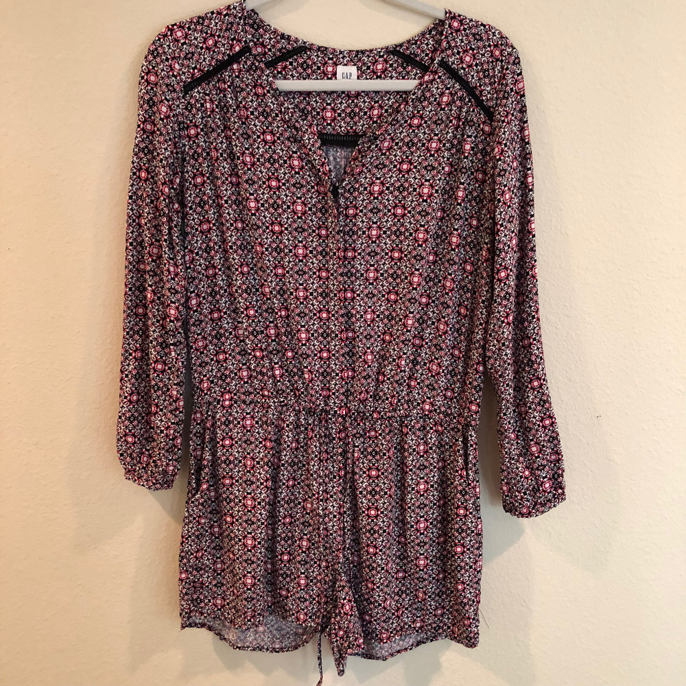 Gap long-sleeve romper (shorts)